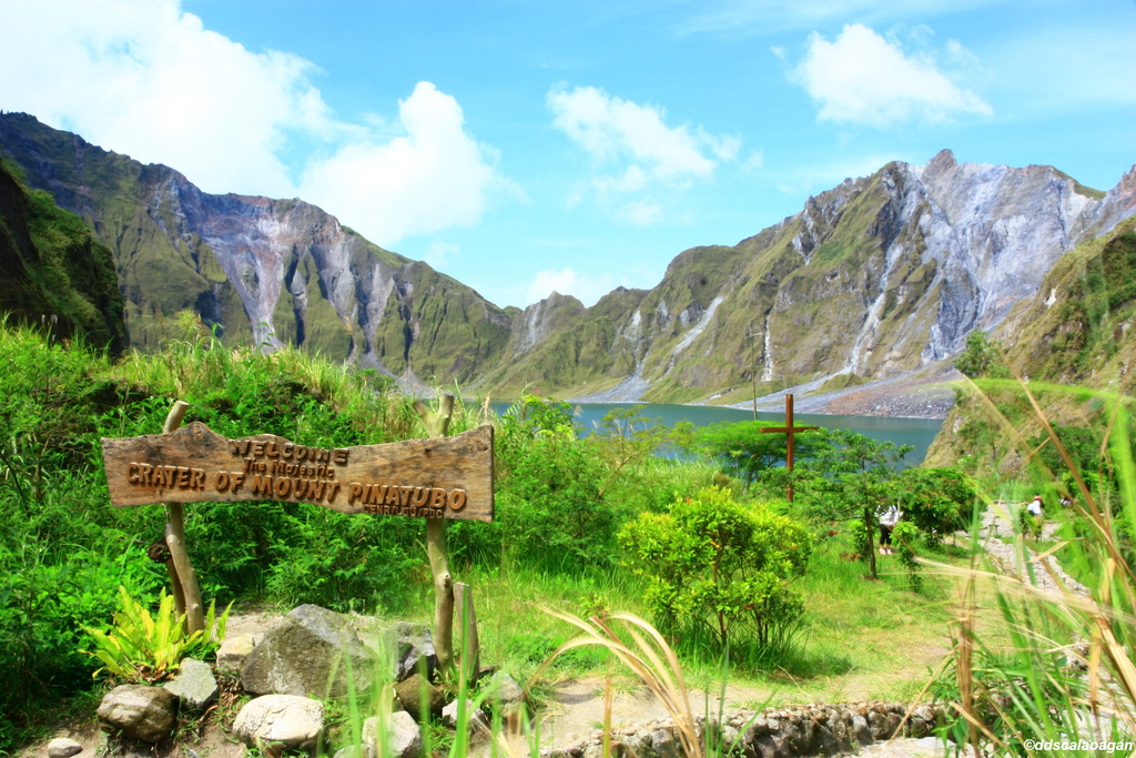 Mt pinatubo crater