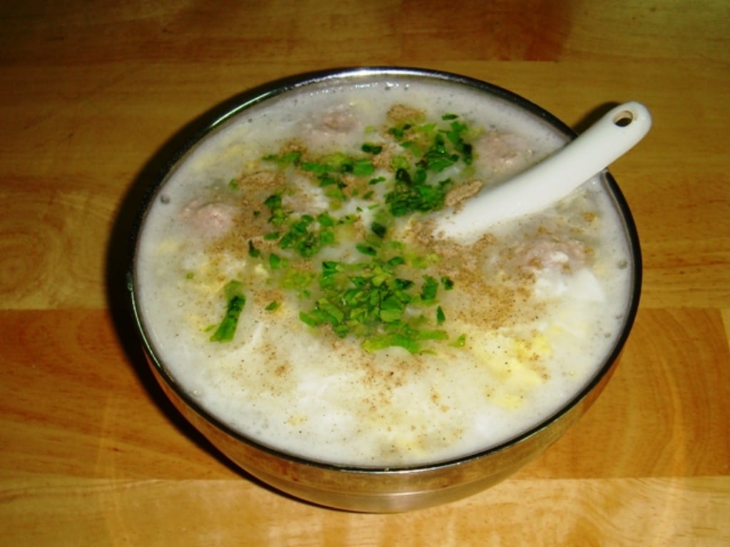 Cantonese rice porridge