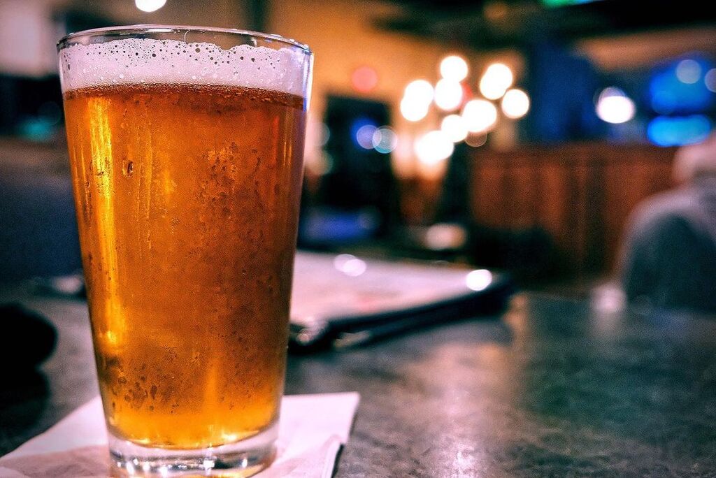 things to do in farmington-hills mi | enjoy a drink and american bites at craft breww city