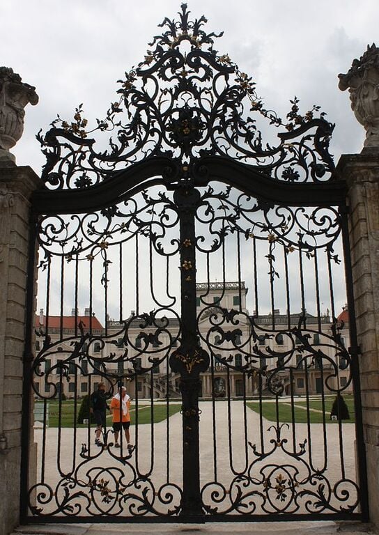 Fertöd-château, wrought-iron gate