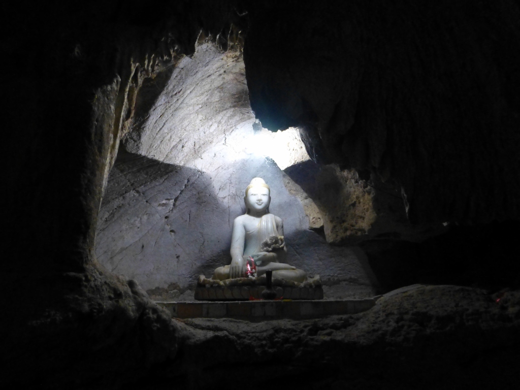 Wat Tham Khao Rup Chang - 184 Burmese Buddha Rupa (14478472828)