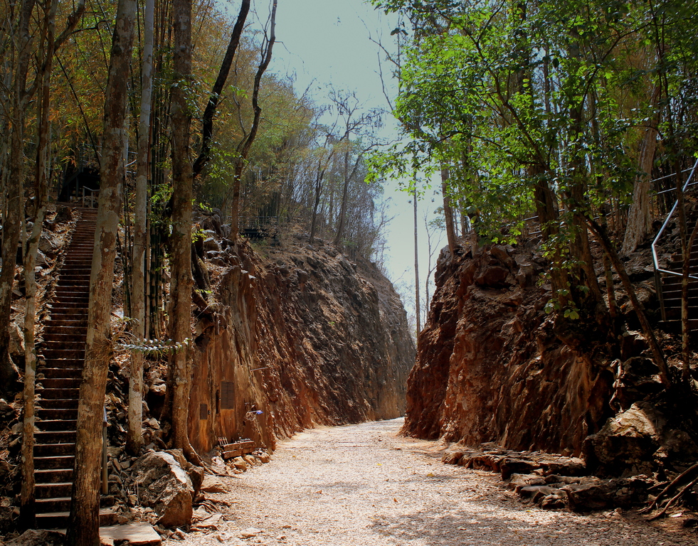 HELLFIRE PASS ON THE DEATH RAILWAY THAILAND JAN 2013 (8509376407)