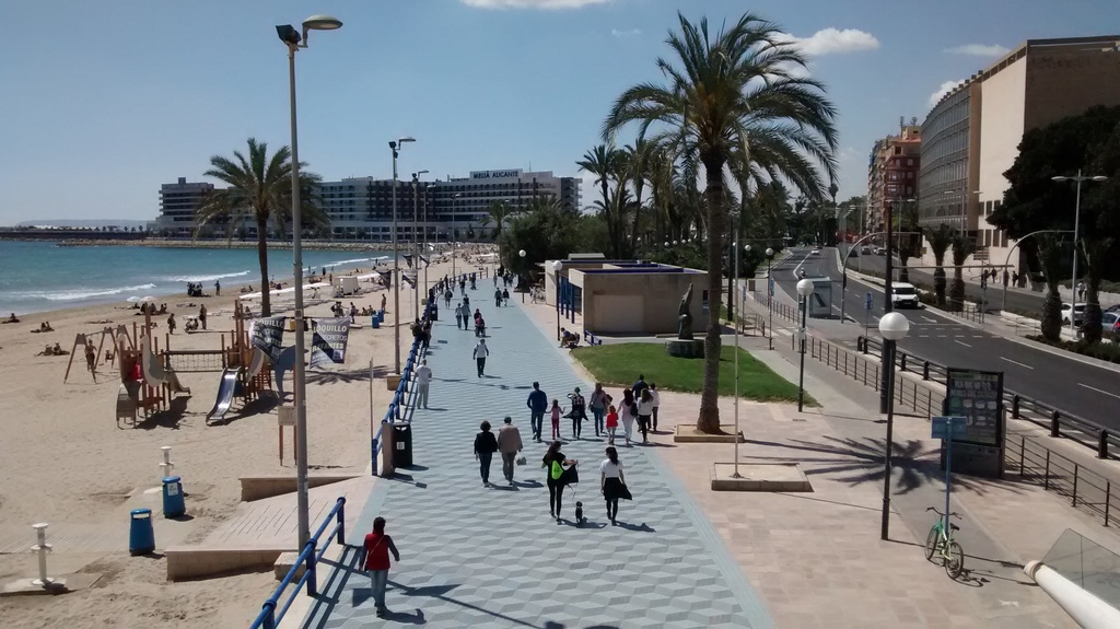 Playa del Postiguet, paseo marítimo del Postiguet y calle de Jovellanos