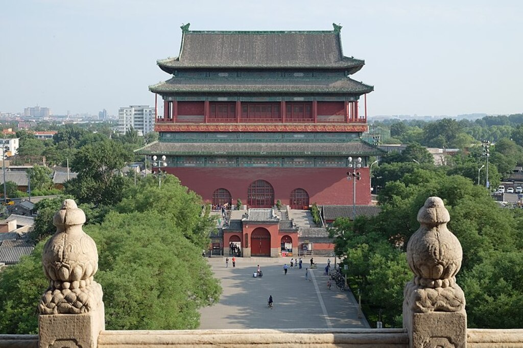 View from Bell to Drum Tower (36206746225)