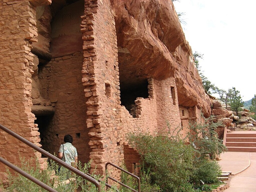 Manitou Cave Dwellings - panoramio