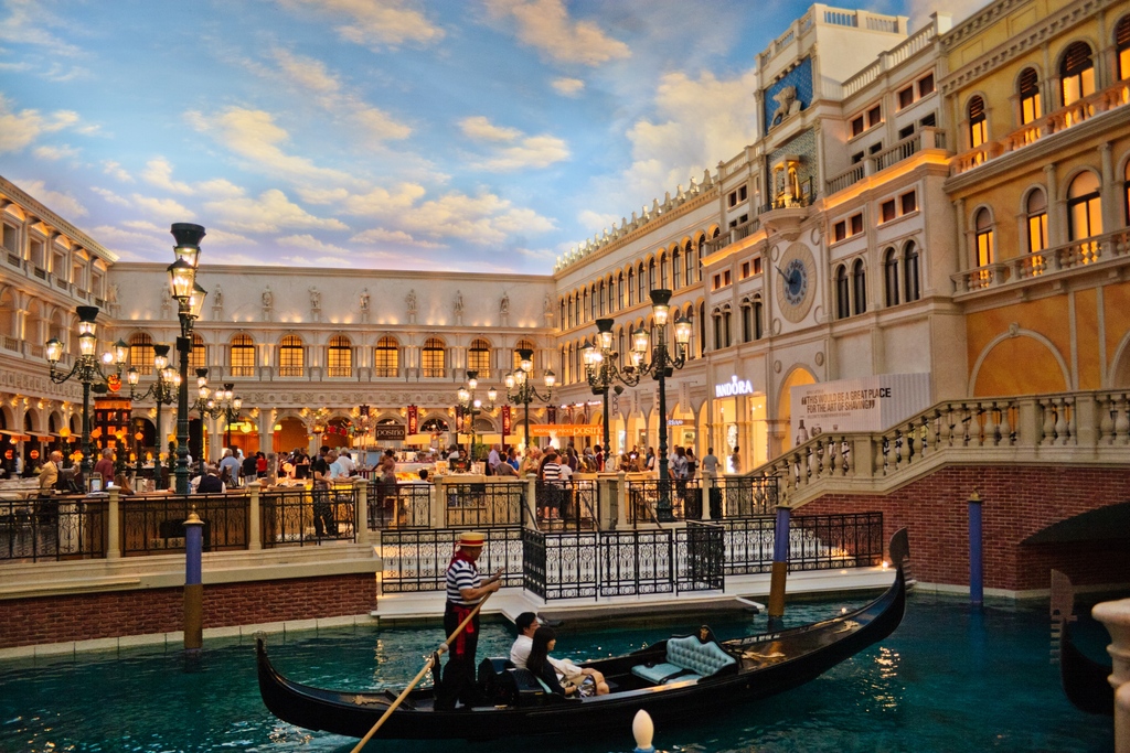 Piazza San Marco al Canal Grande Shoppes