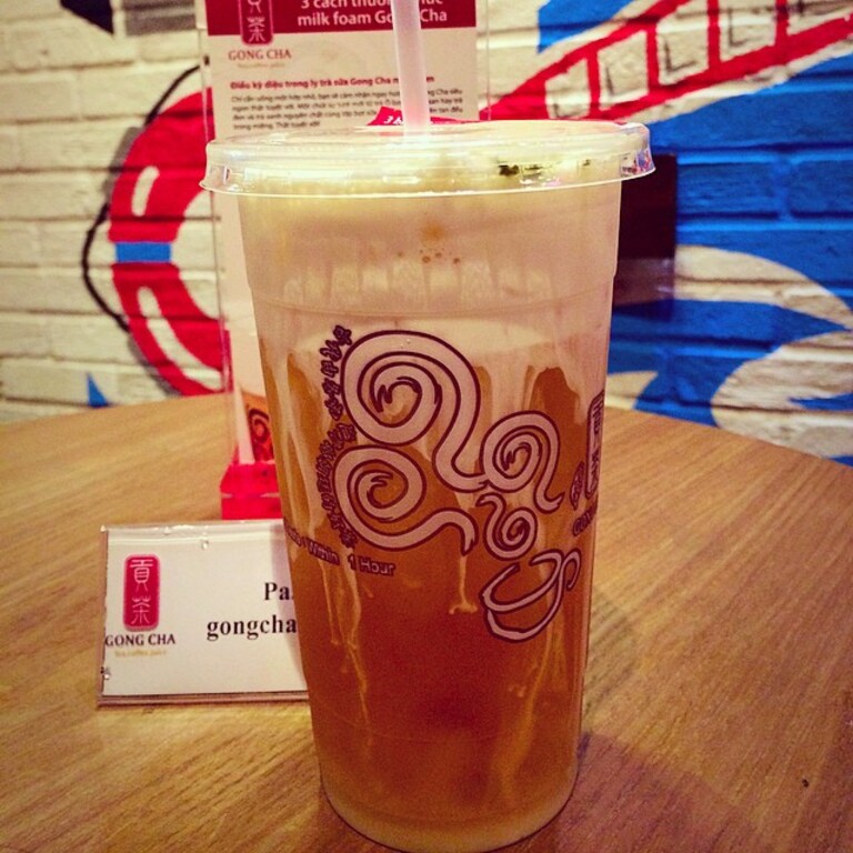 Oolong Tea + GongCha milk foam
