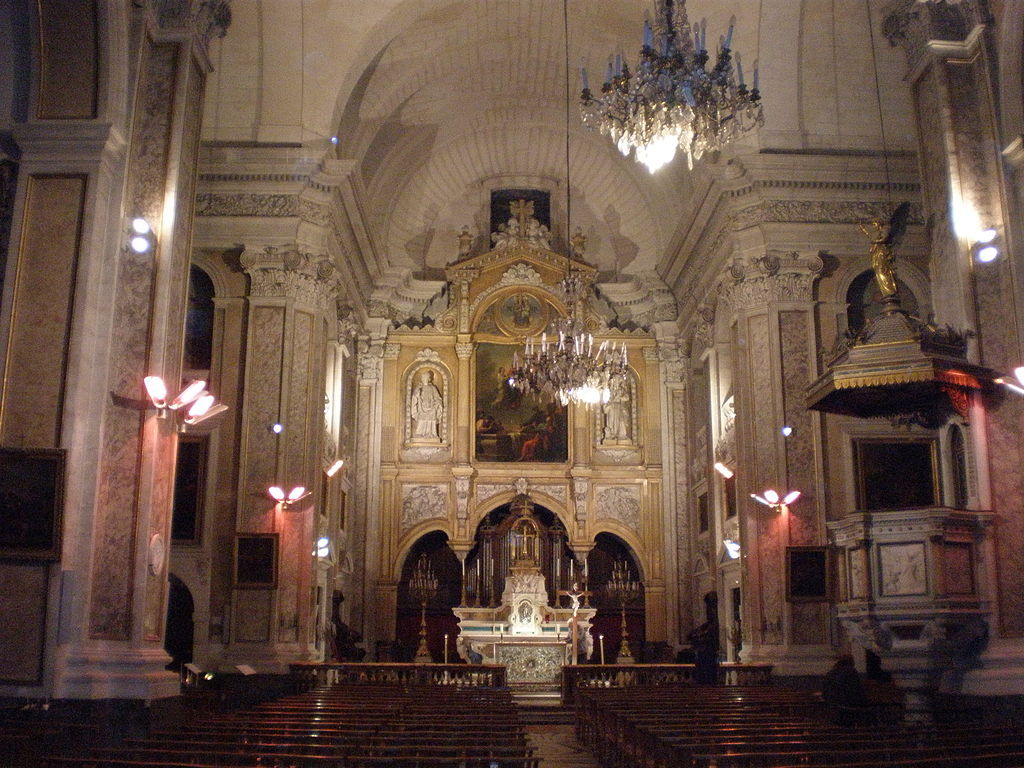 Interieur basilique notre-dame Montpellier
