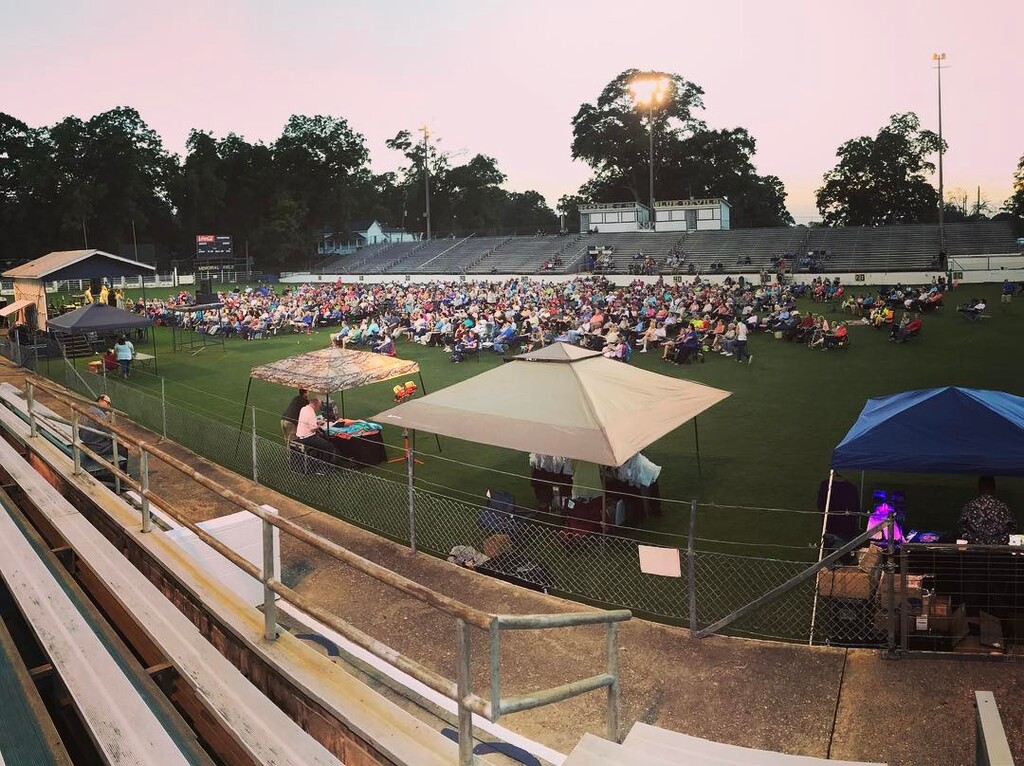 things to do in bonifay fl | enjoy a sporty evening at memorial field of bonifay