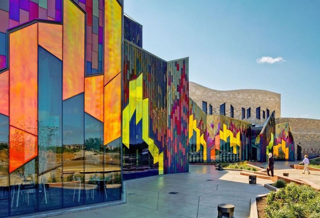 things to do in leawood ks | admire the stunning architecture of museum at prairiefire