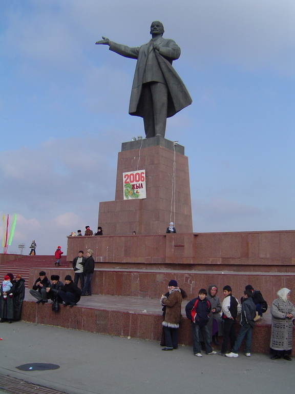 Lenin statue