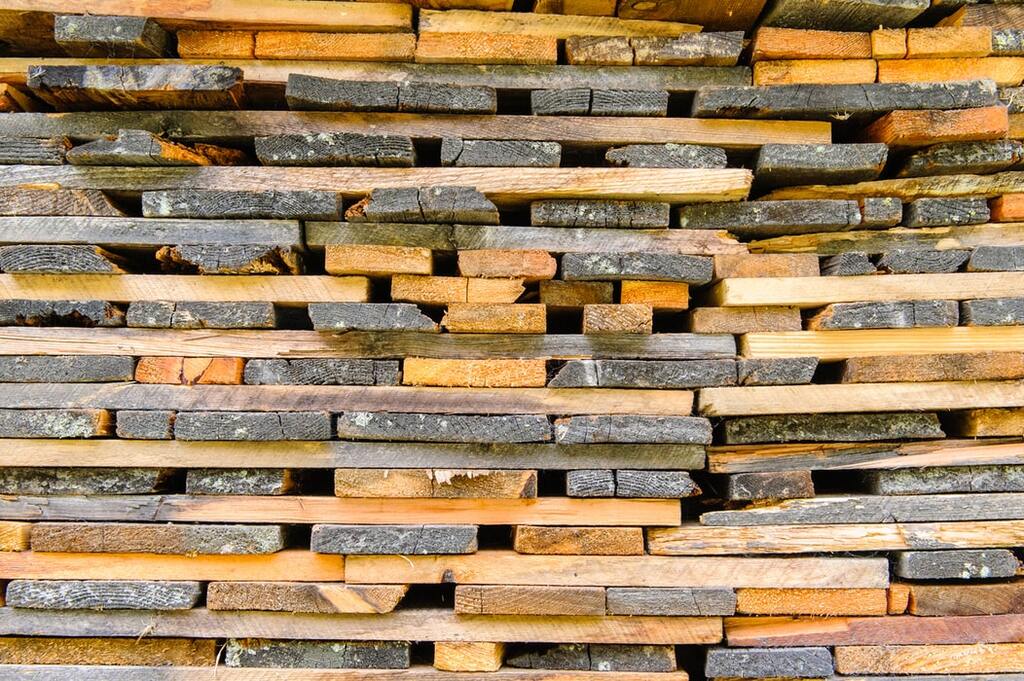 Do not carry wooden planks like this on pavements