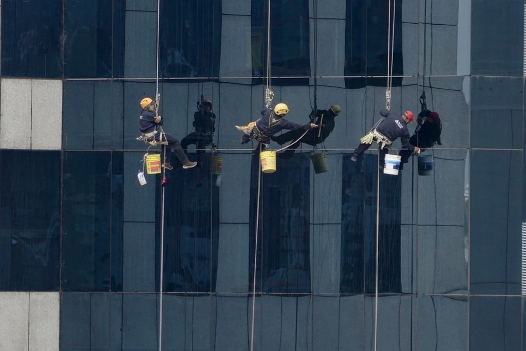 Employers are liable for the safety of their window cleaners