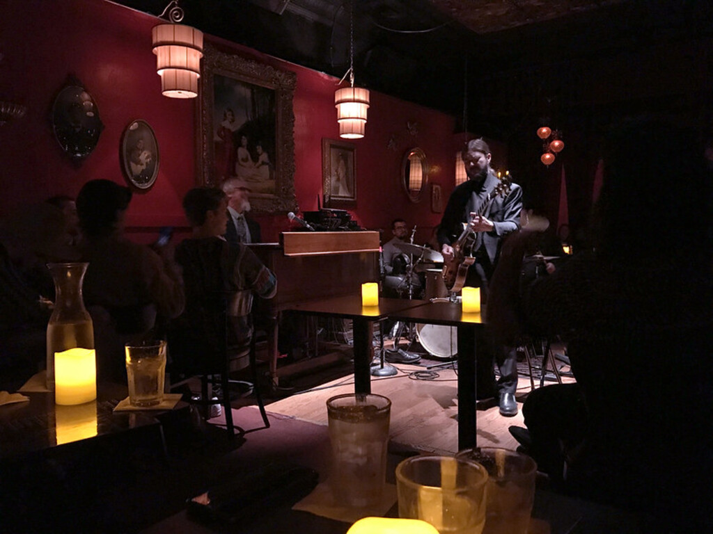 Green Lady Lounge