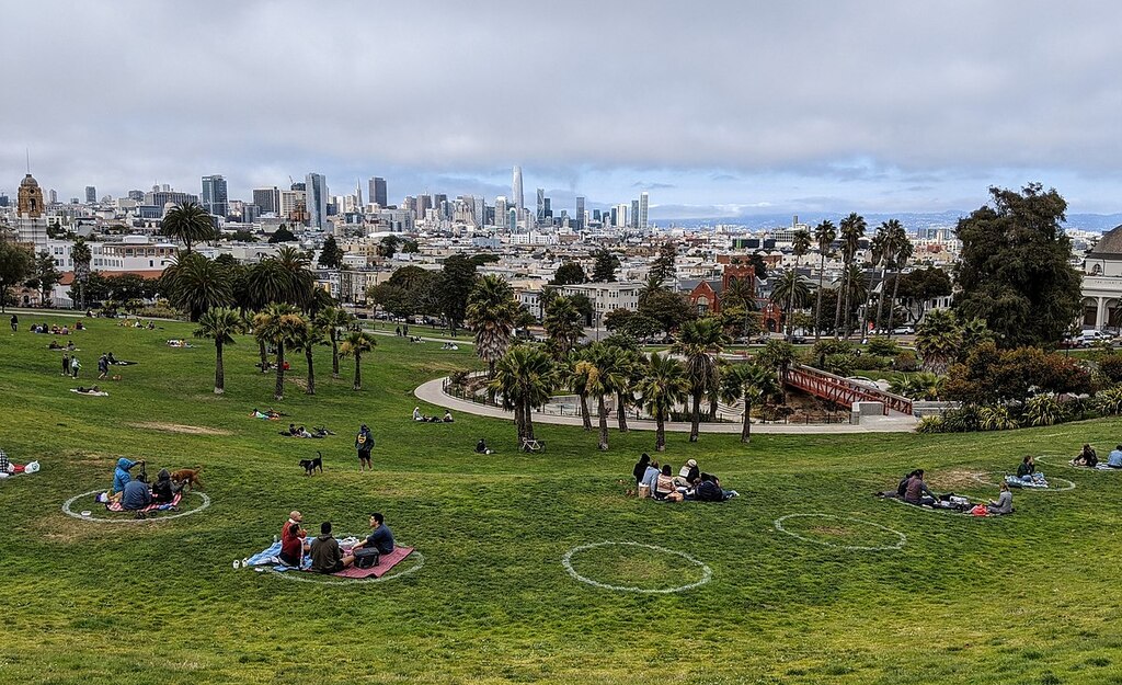 Dolores Park social distancing