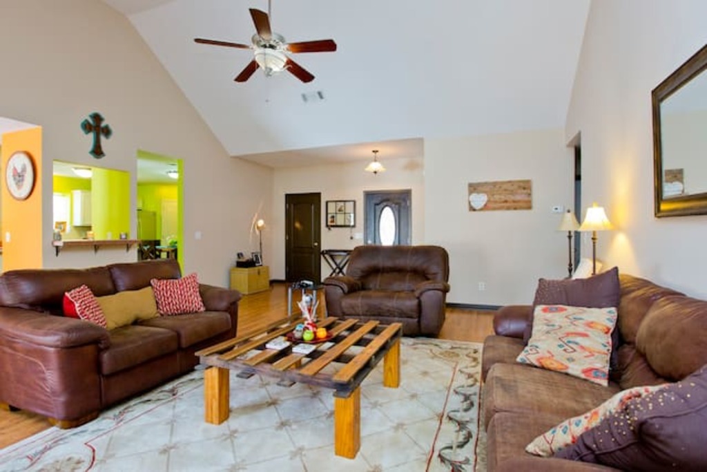 Top 9 Airbnb Vacation Rentals In & Around La Vergne, Tennessee