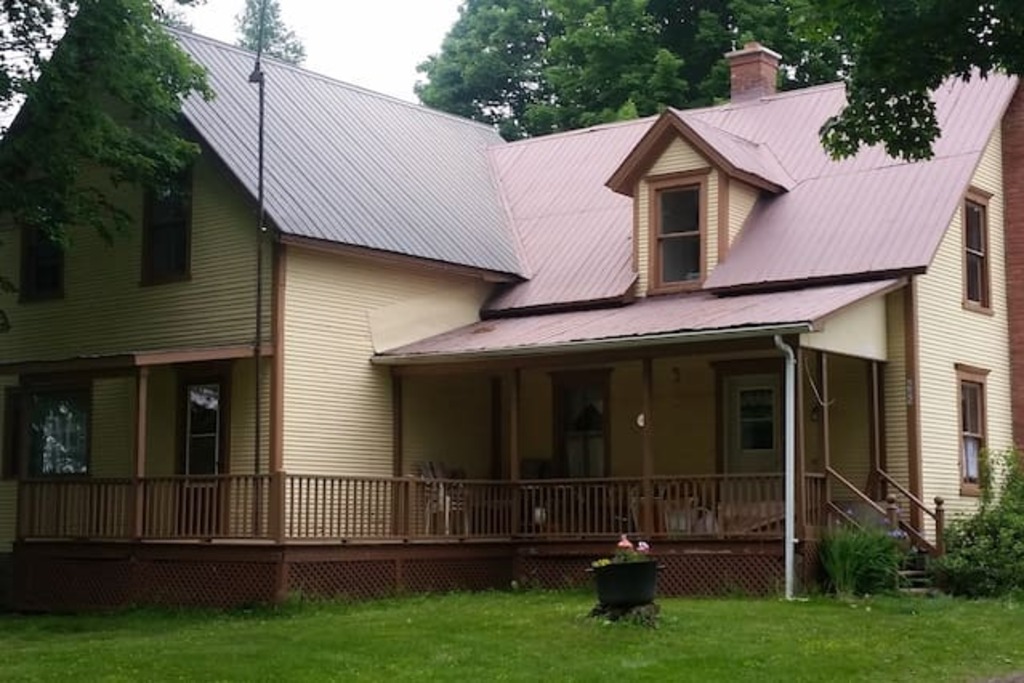 Top 11 Airbnb Vacation Rentals In Cowansville, Canada Updated 2024
