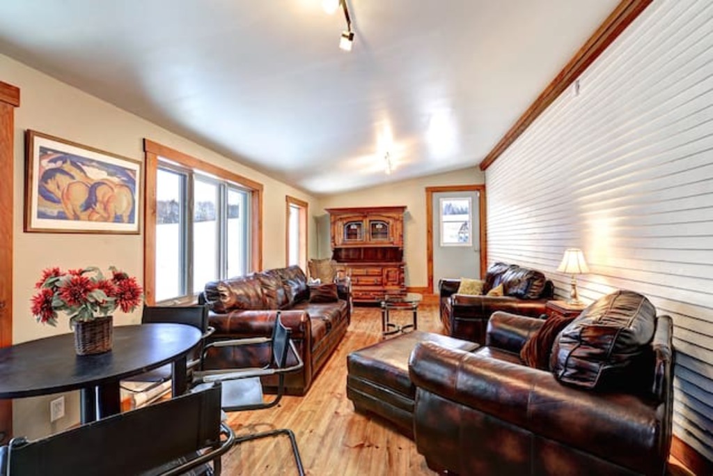 Top 11 Airbnb Vacation Rentals In Cowansville, Canada Updated 2024