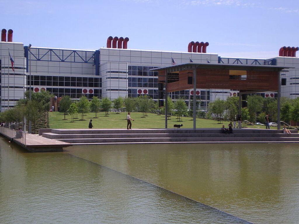 Kinder Lake, Discovery Green