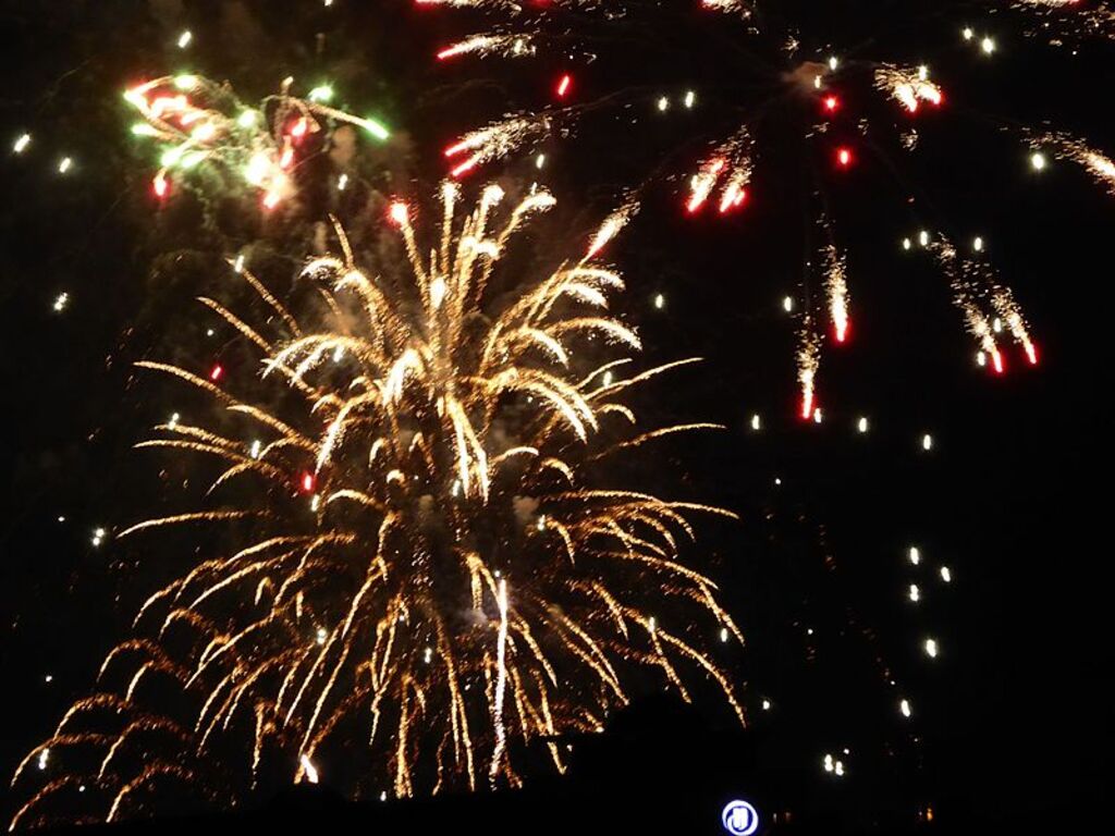 New Years fireworks, Gateshead, January 2016 (06)