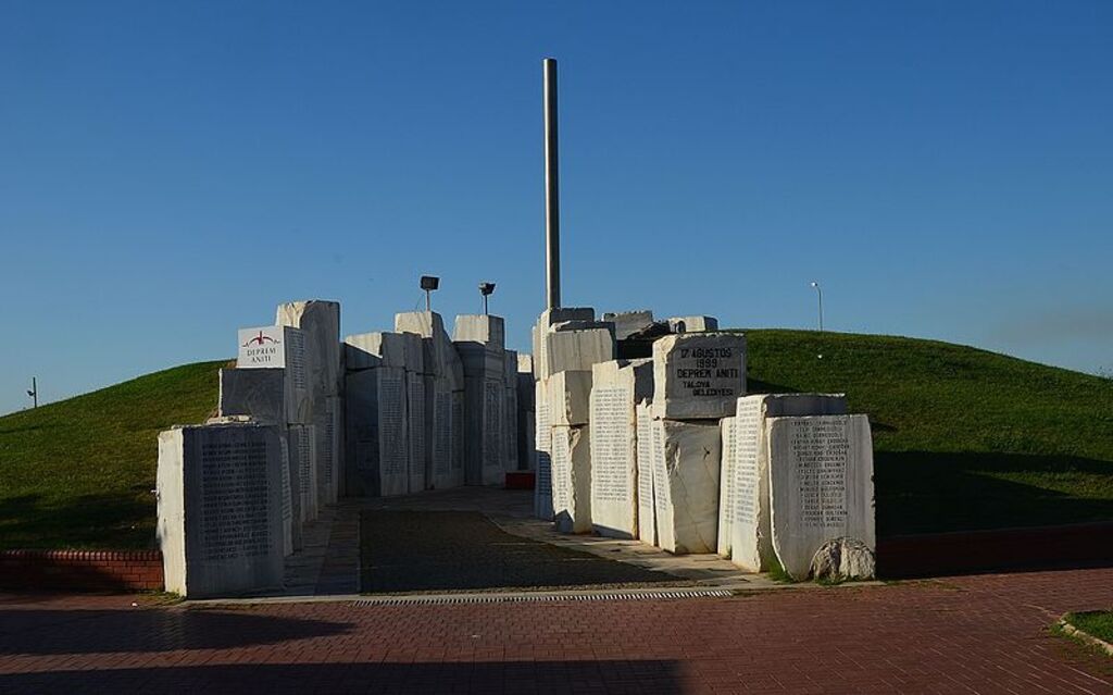 YalovaEarthquakeMonument (2)