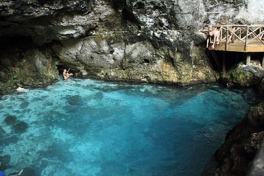Dominican Republic Hoyo Azul
