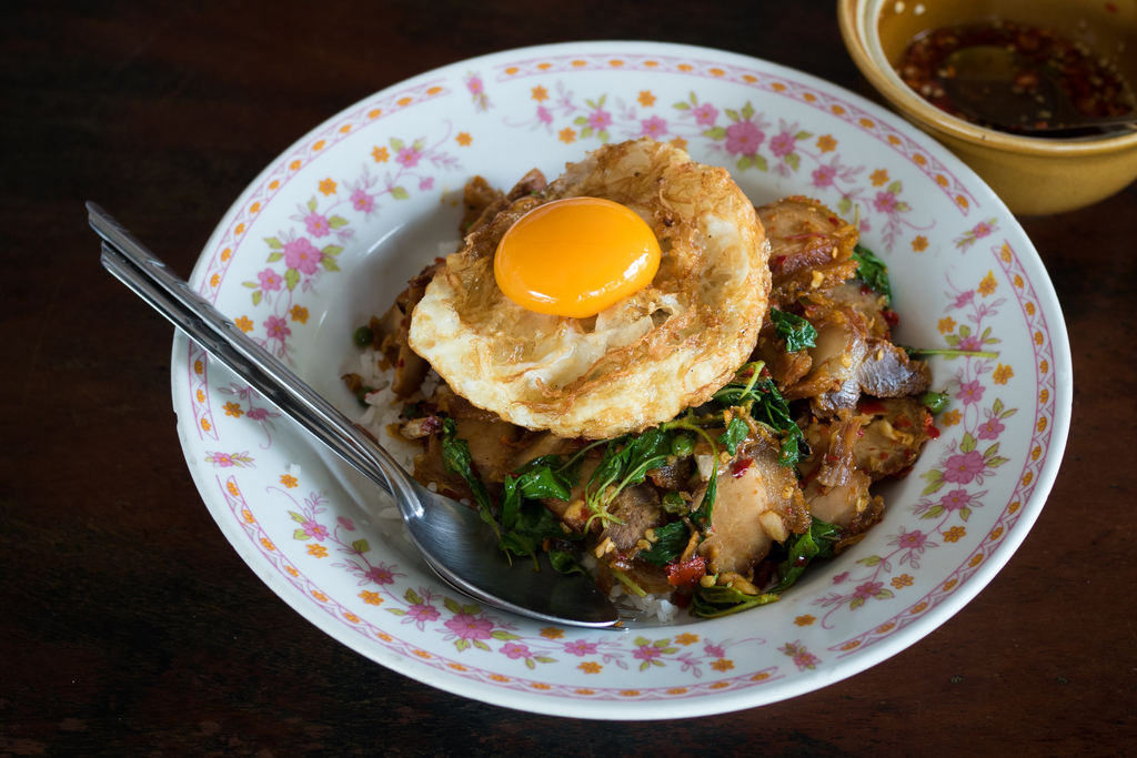 2017 0426 Mu krop phat kaphrao khai dao rat khao in Ayutthaya