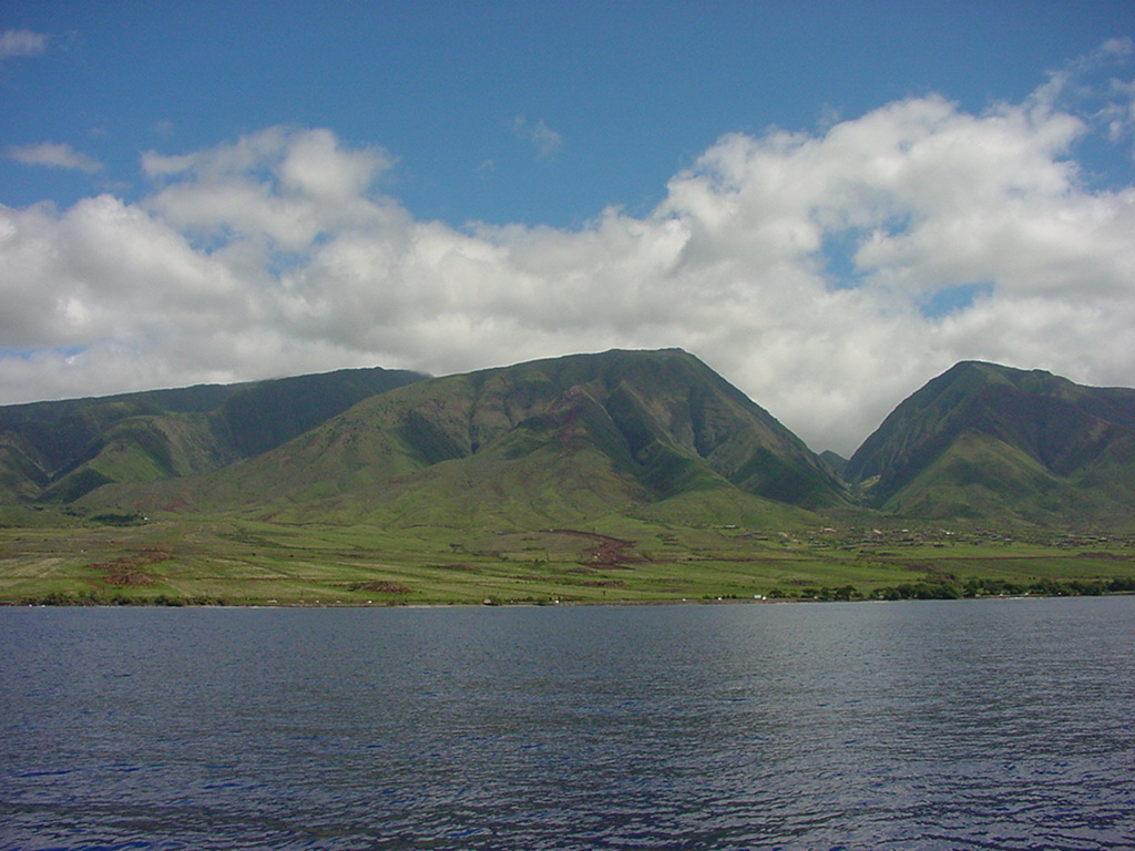 West Maui Mountains - panoramio