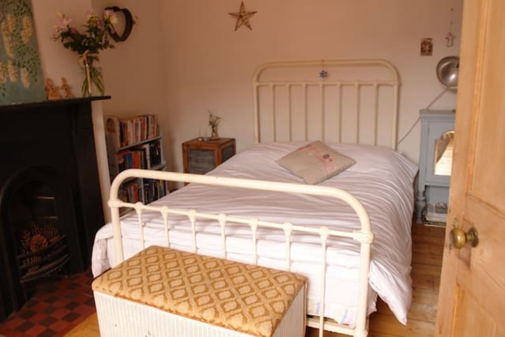 delightful private room for solo traveller