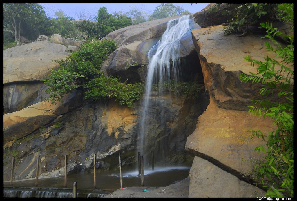 Jalagamparai Waterfall