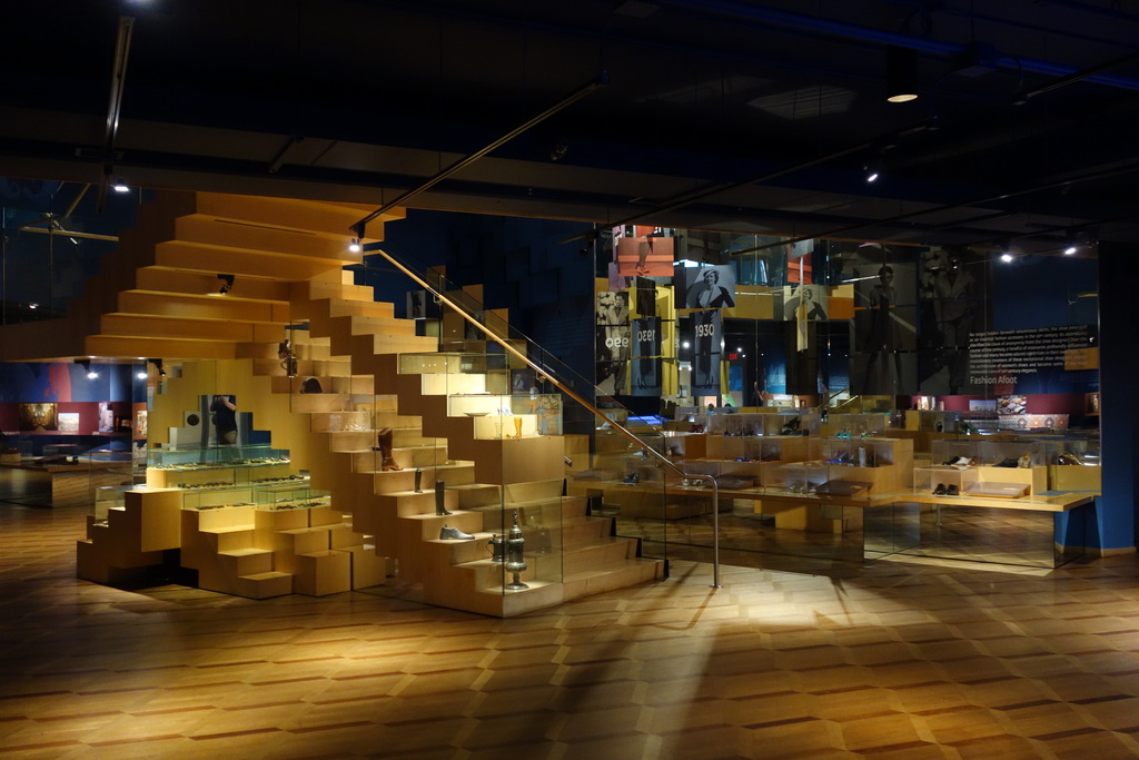 Interior view - Bata Shoe Museum - DSC09994