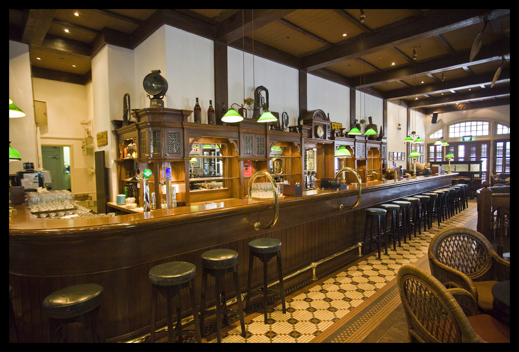Singapore - Raffles Hotel Long Bar upper-1and (4459348920)