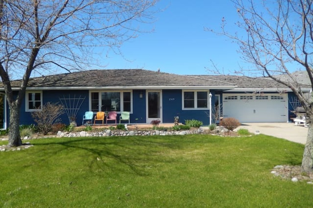 10 Best Airbnb Vacation Rentals In Cheboygan, Michigan Updated 2024