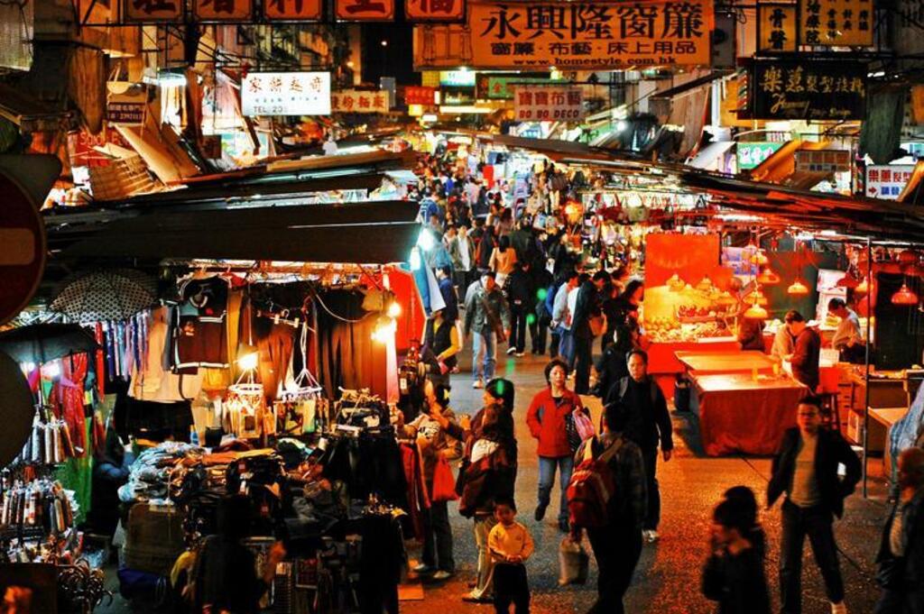 Keeling Night Market Shopping