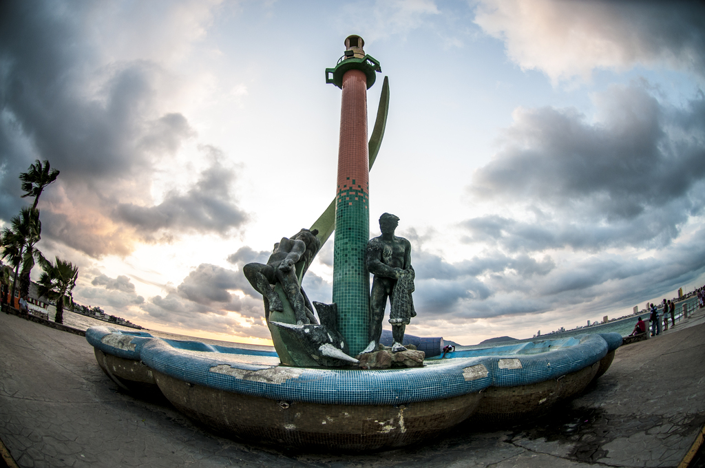 Monos Bichis, Malecón de Mazatlán