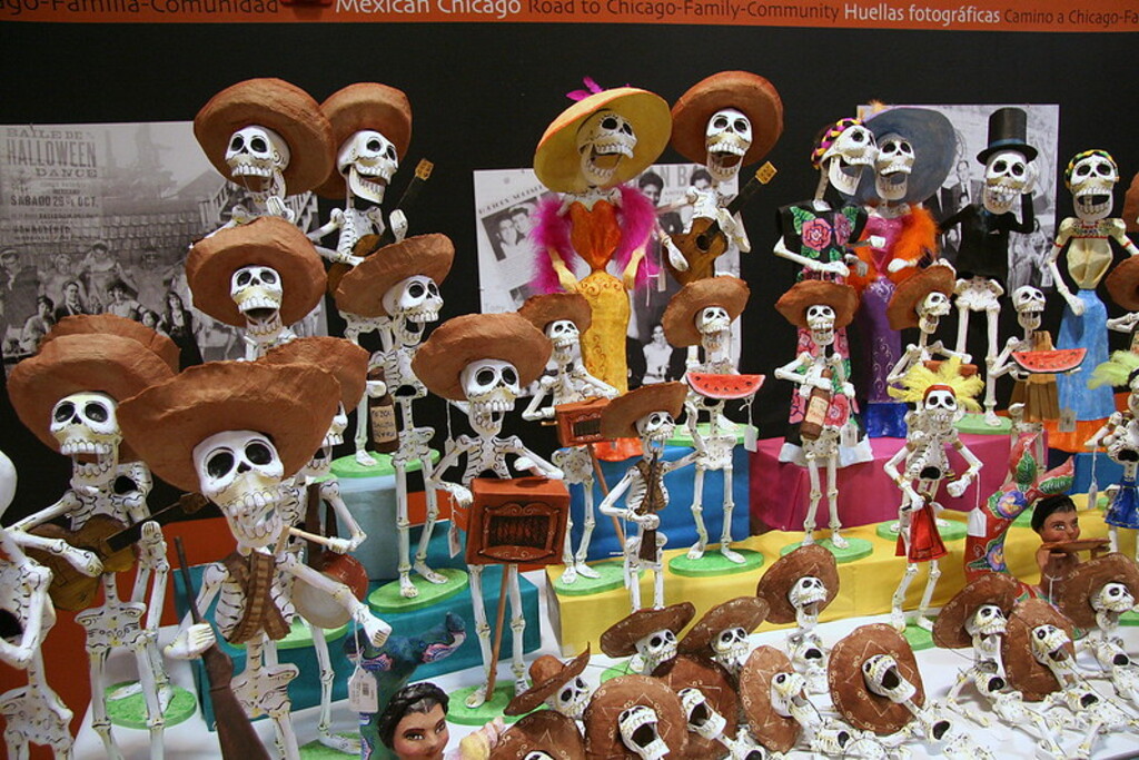 Cartoneria artworks by Artist Miriam Castaneda