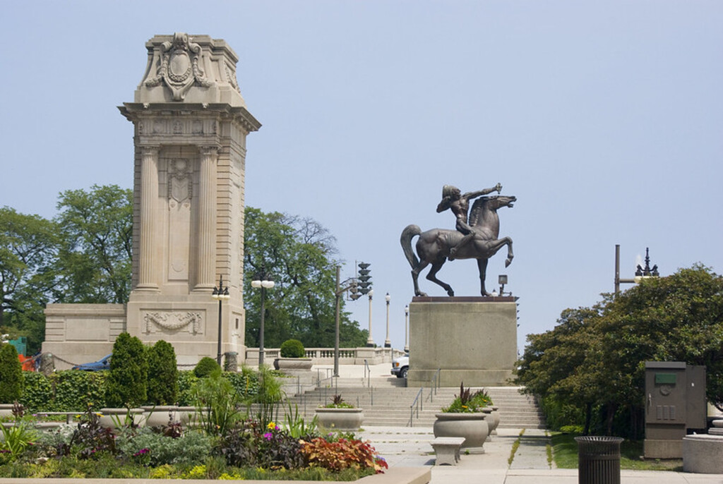 Aboriginal statue in Grant Park