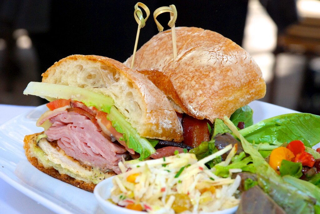 Sunday Brunch, Lon's at the Hermosa