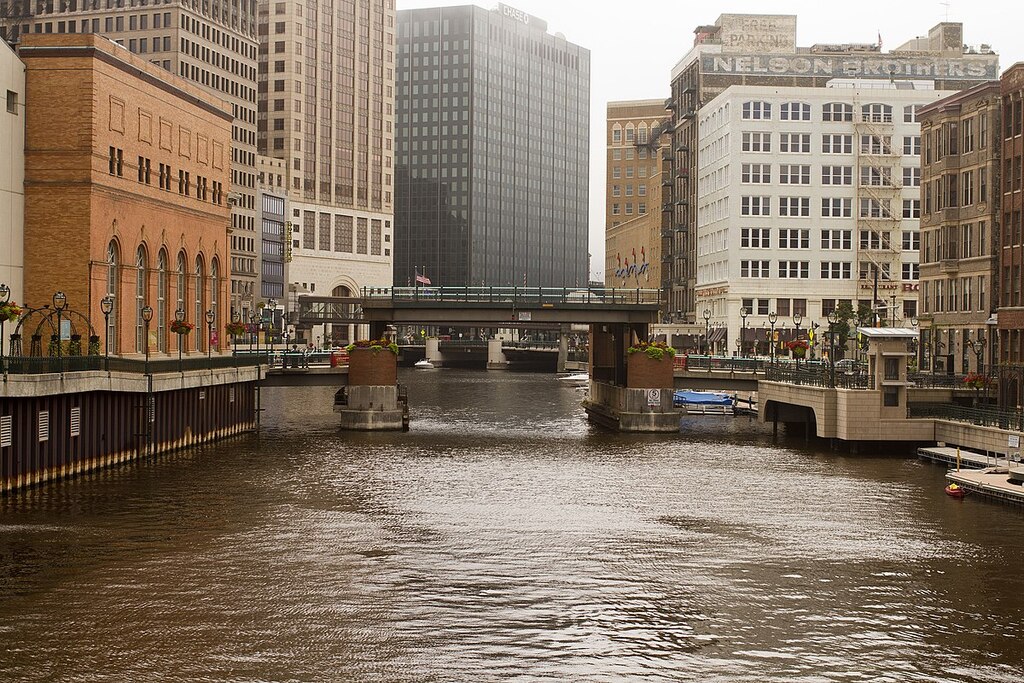<div class="fn">
Milwaukee River</div>