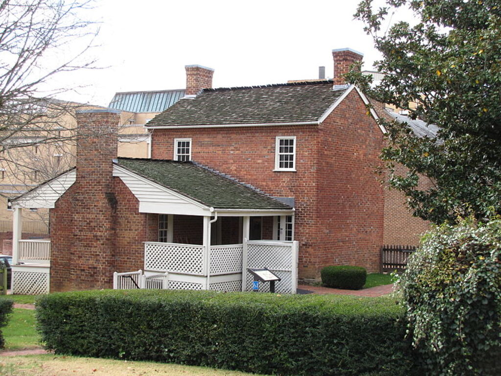 Andrew-johnson-early-home-rear-tn1