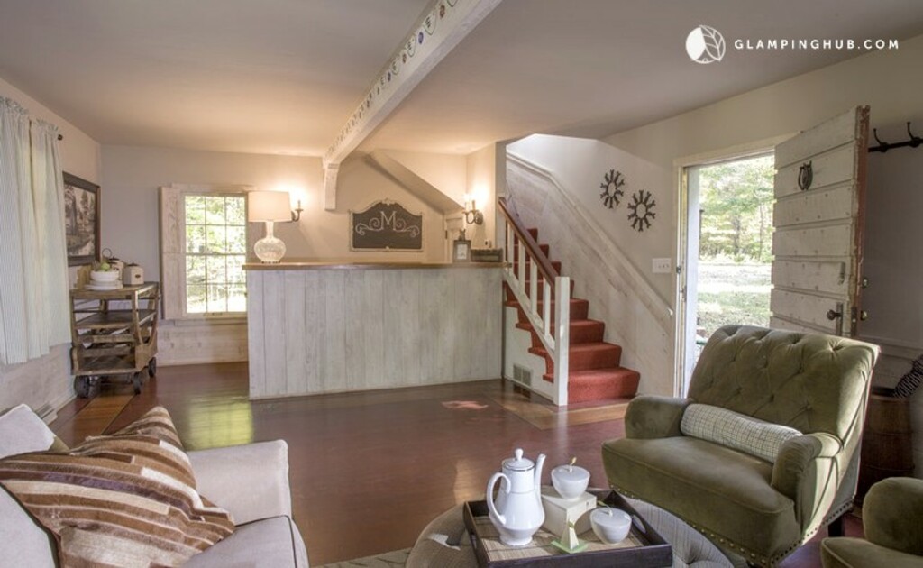 Romantic Cabin Retreat near Historic Homestead