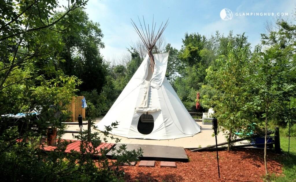 Amazing Vacation Retreat with Tipi and Campervan Rental in the Countryside near Lake Michigan