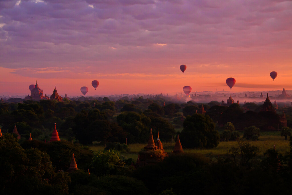 Sunrise over Bagan 4