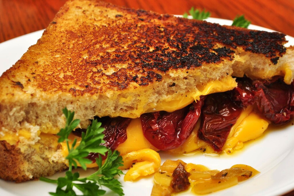 Mmm... grilled cheese with dried tomatoes