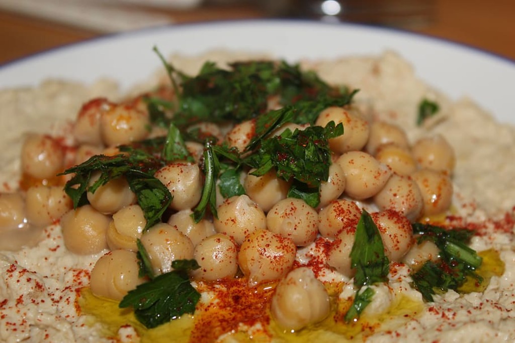 Hummus with parsley