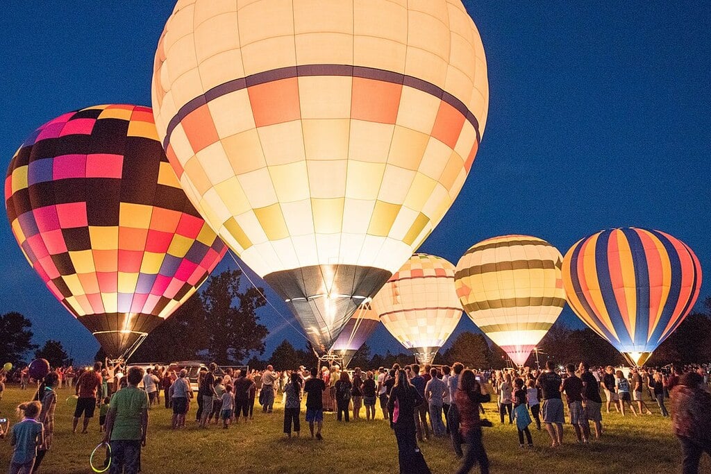 Berea Spoonbread Festival Hot Air Balloon Glow (44714154442)