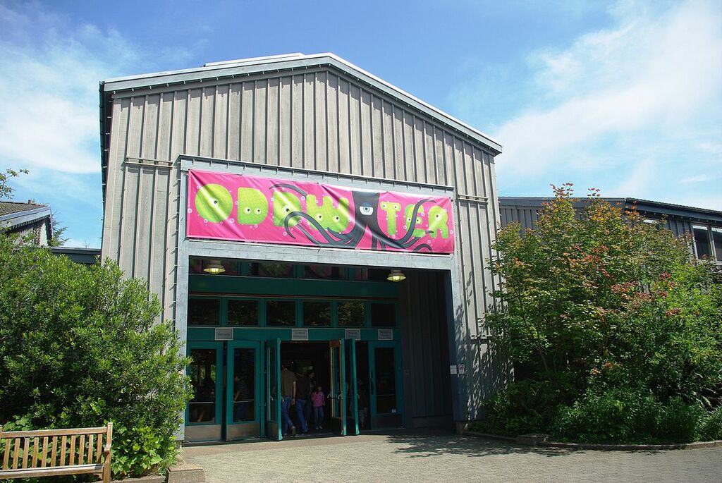 Oregon Coast Aquarium entrance