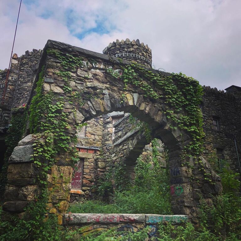 things to do in danbury ct | explore the spooky hearthstone castle