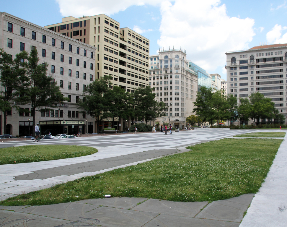 Freedom Plaza (27728660301)
