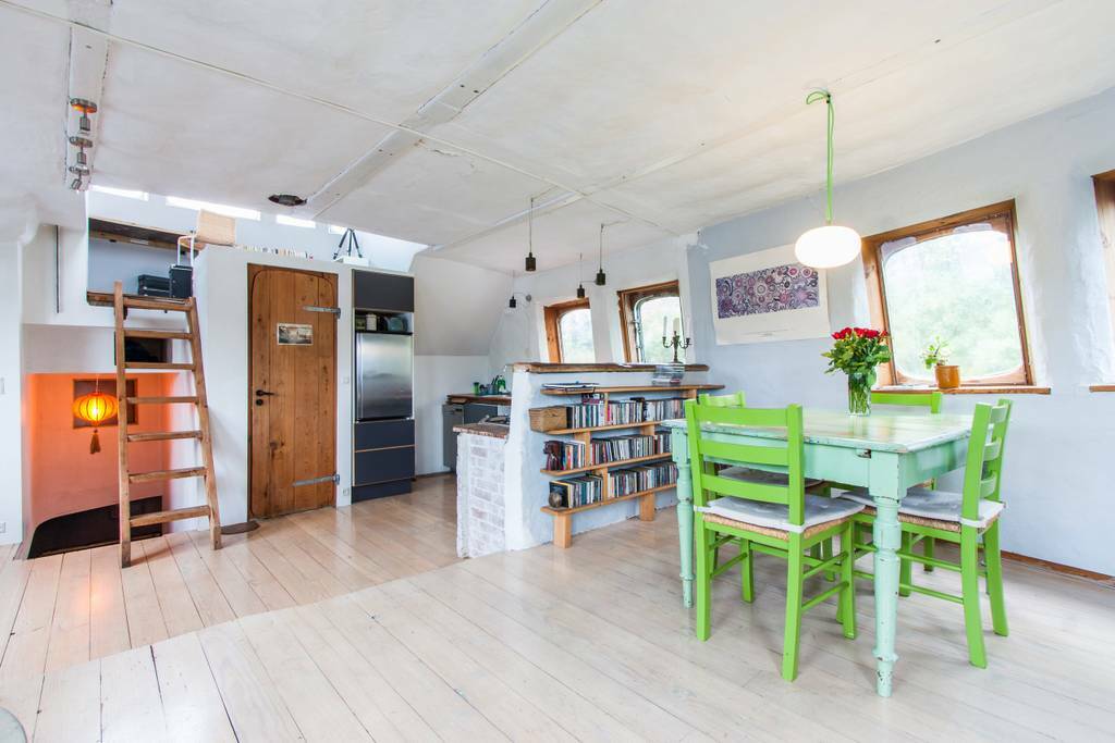 Vibrant liivng space